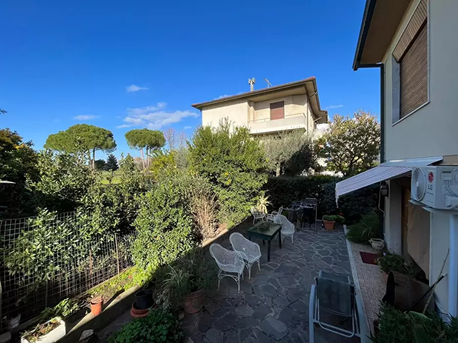 Immagine 39 di Villa in vendita  a Cascina