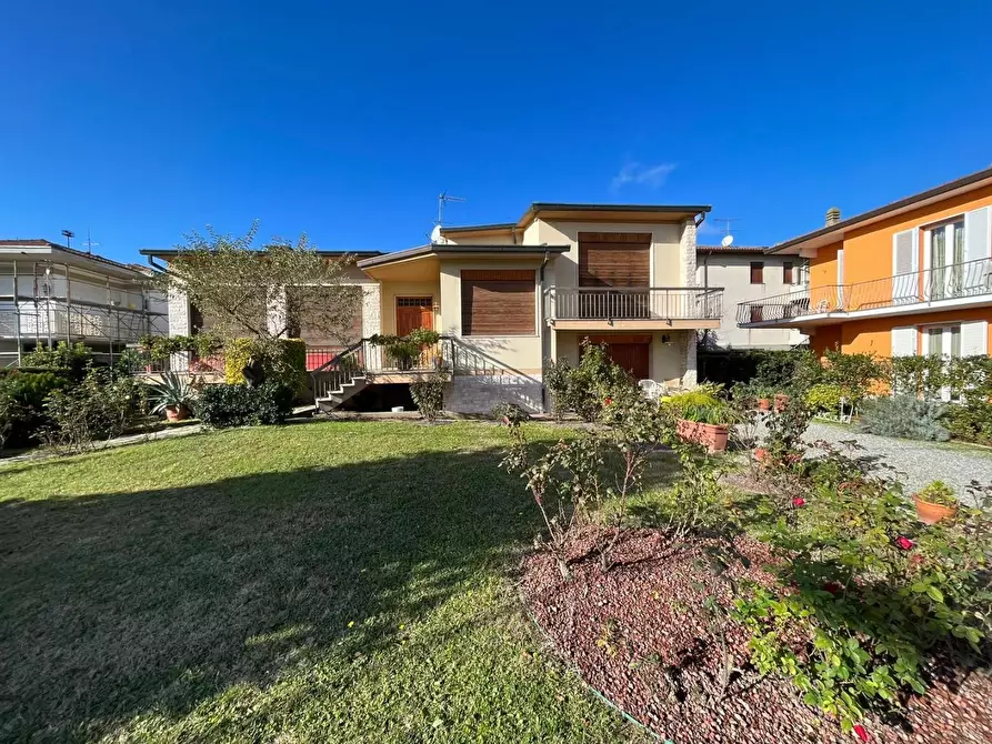 Immagine 29 di Villa in vendita  a Cascina