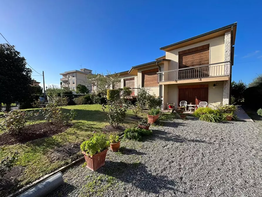 Immagine 30 di Villa in vendita  a Cascina