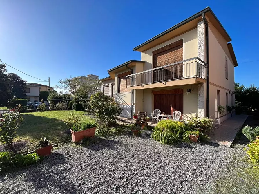 Immagine 33 di Villa in vendita  a Cascina