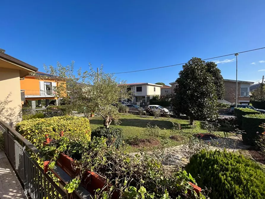 Immagine 34 di Villa in vendita  a Cascina