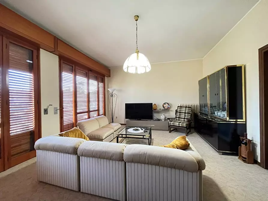 Immagine 6 di Villa in vendita  a Cascina