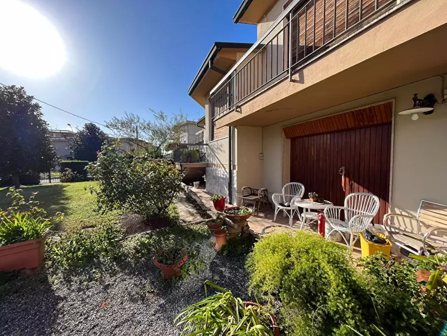 Immagine 37 di Villa in vendita  a Cascina