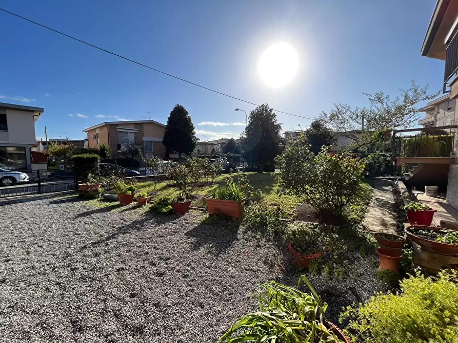 Immagine 38 di Villa in vendita  a Cascina