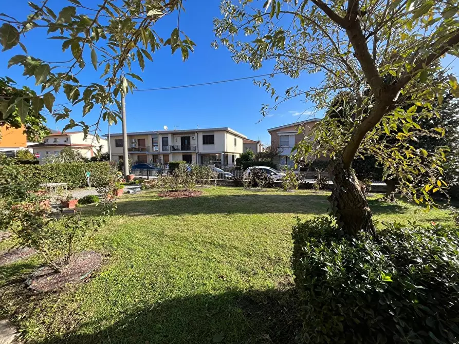 Immagine 36 di Villa in vendita  a Cascina