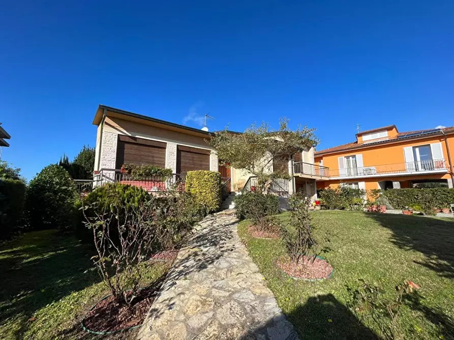 Immagine 31 di Villa in vendita  a Cascina