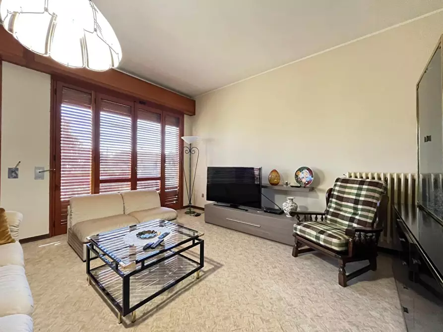 Immagine 5 di Villa in vendita  a Cascina