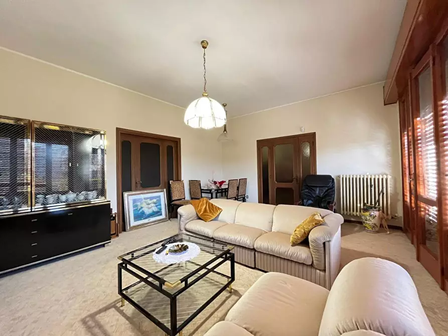 Immagine 3 di Villa in vendita  a Cascina