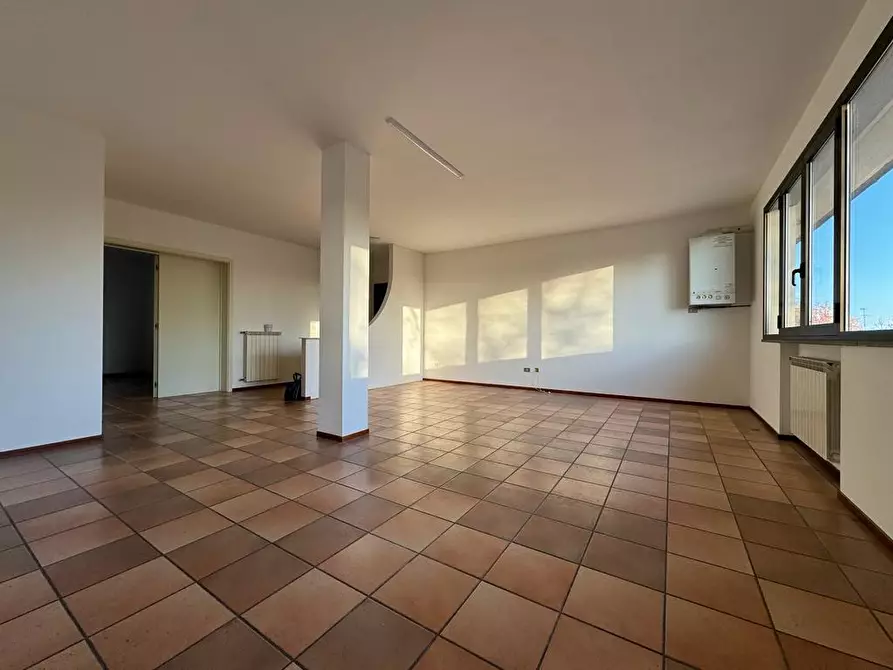Immagine 1 di Ufficio in affitto  a Ponsacco
