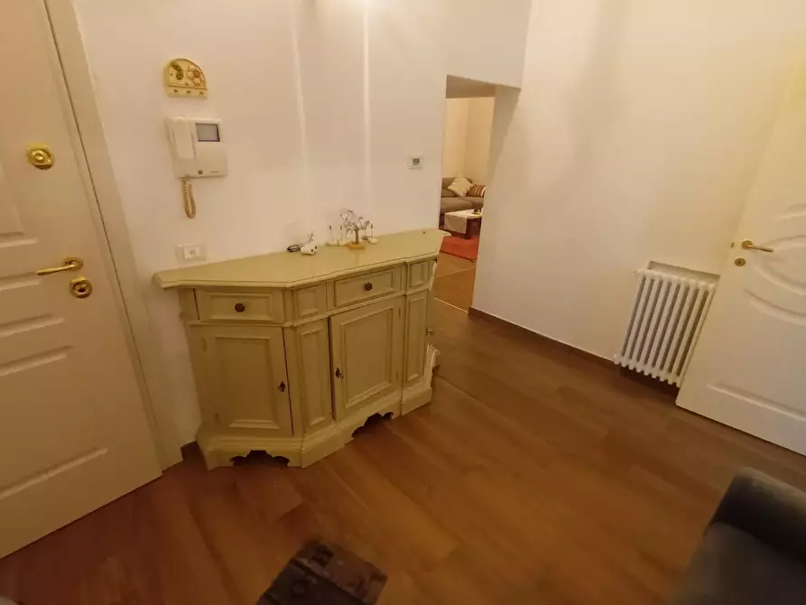 Immagine 11 di Appartamento in vendita  a Lucca