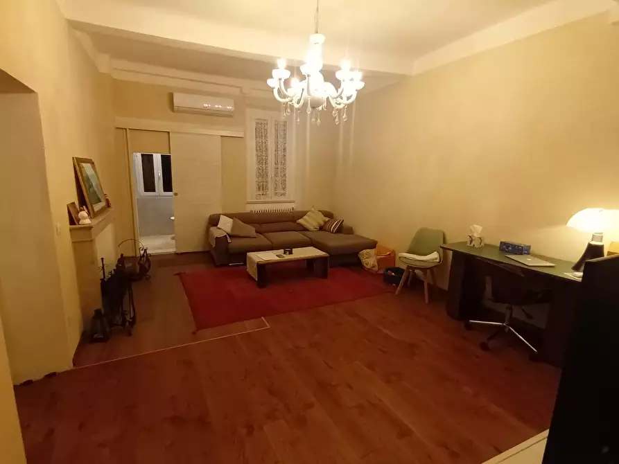 Immagine 10 di Appartamento in vendita  a Lucca