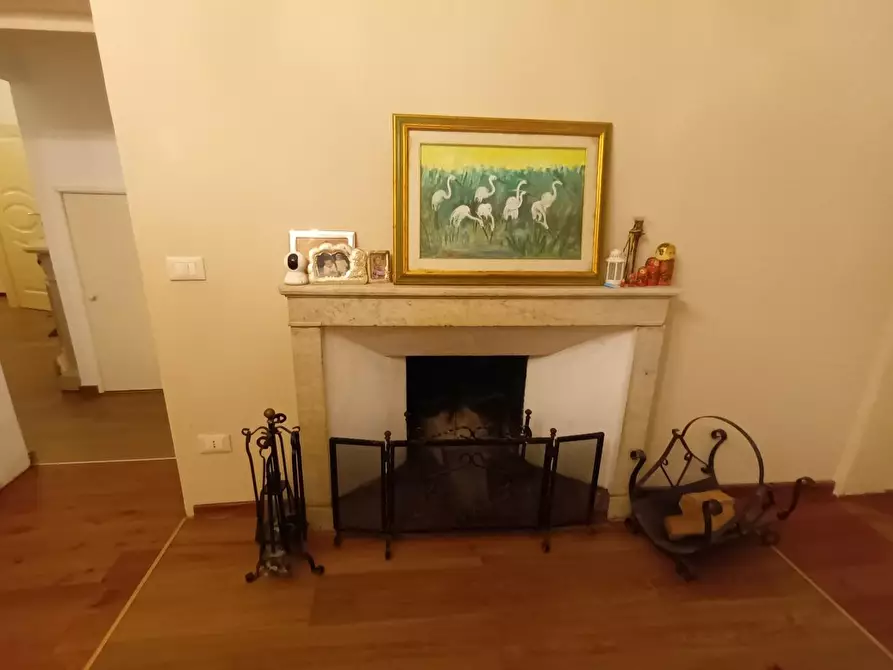 Immagine 2 di Appartamento in vendita  a Lucca