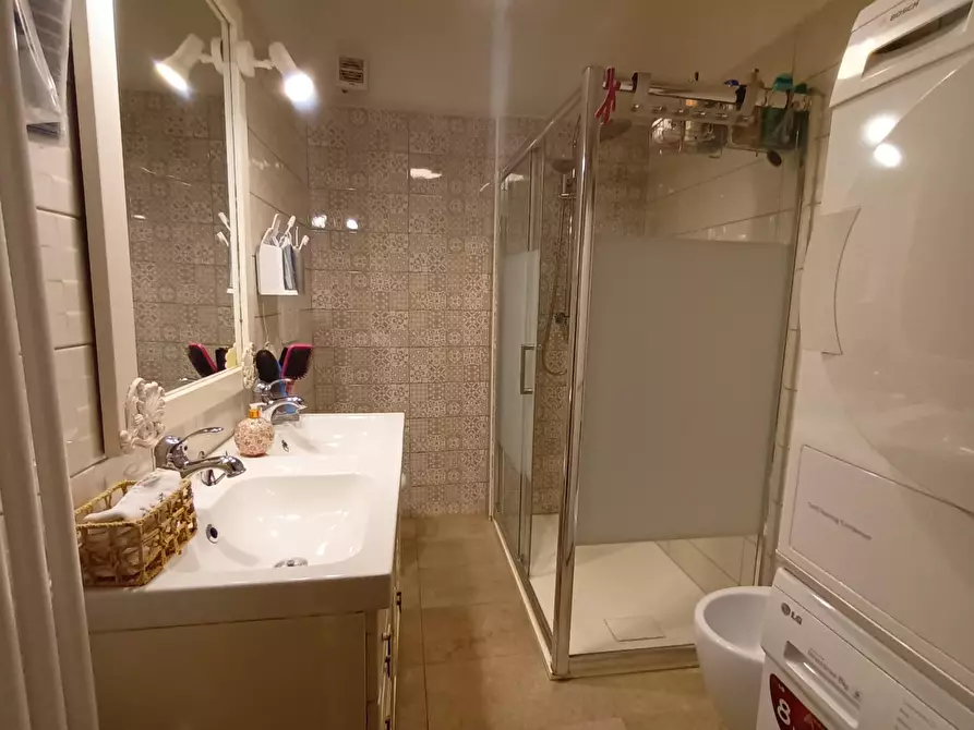 Immagine 28 di Appartamento in vendita  a Lucca