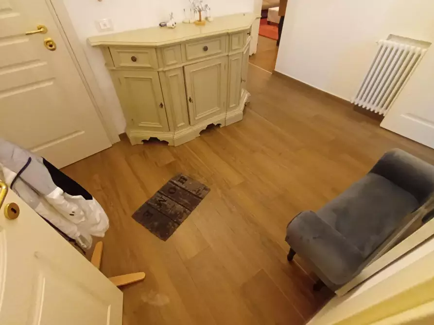 Immagine 14 di Appartamento in vendita  a Lucca