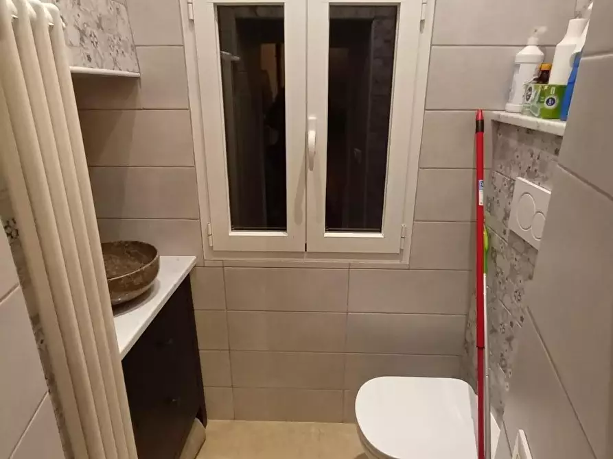 Immagine 5 di Appartamento in vendita  a Lucca