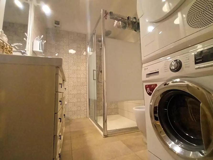 Immagine 34 di Appartamento in vendita  a Lucca