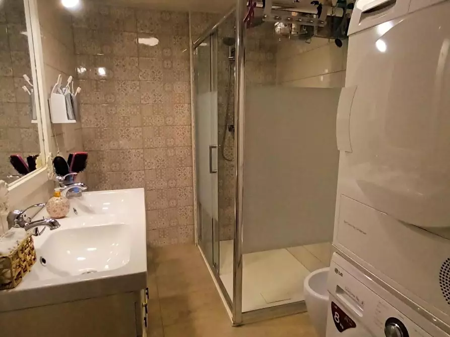 Immagine 33 di Appartamento in vendita  a Lucca