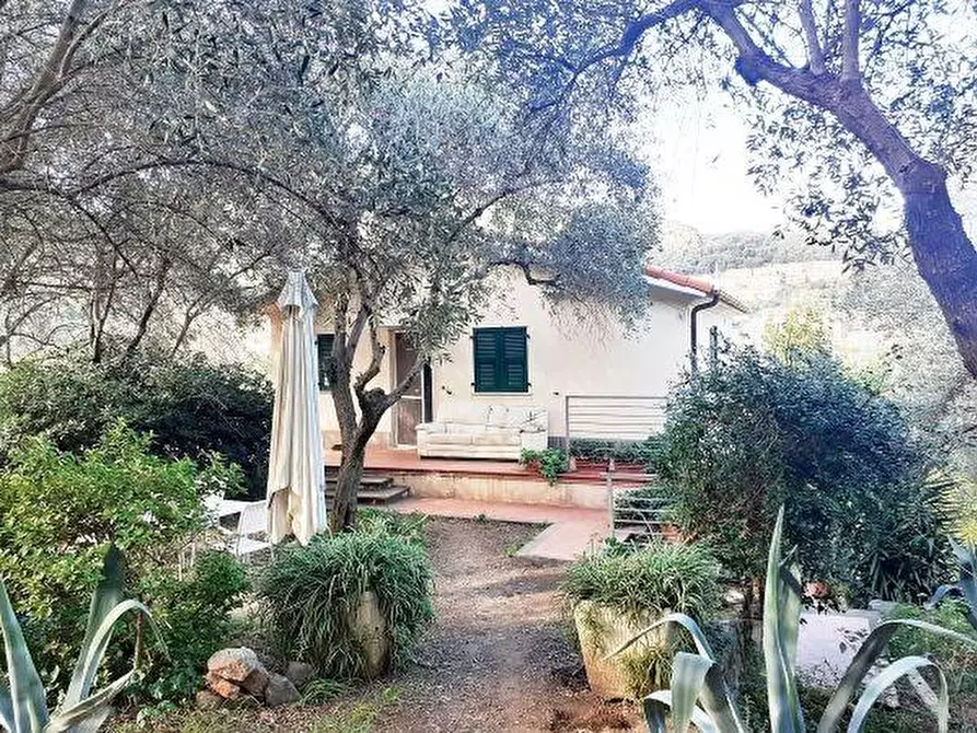 Immagine 1 di Villa in vendita  a Portovenere