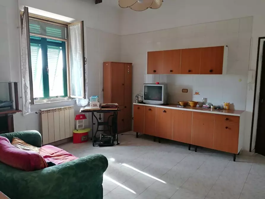 Immagine 2 di Appartamento in vendita  a Massa