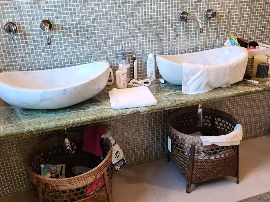 Immagine 5 di Villa in vendita  a Fosdinovo