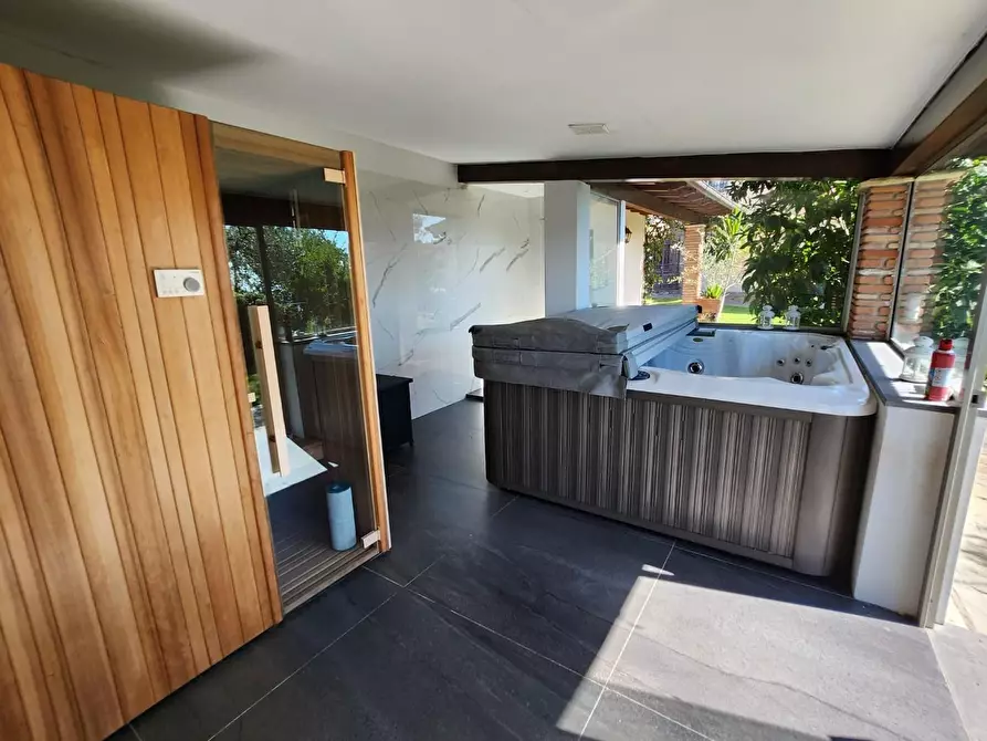 Immagine 14 di Villa in vendita  a Fosdinovo