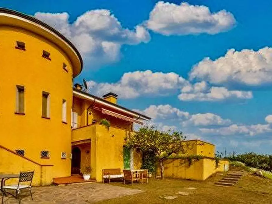 Immagine 3 di Villa in vendita  a Massa