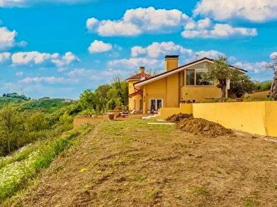 Immagine 6 di Villa in vendita  a Massa