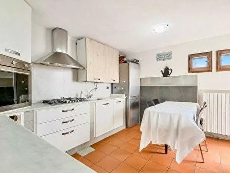 Immagine 10 di Villa in vendita  a Massa