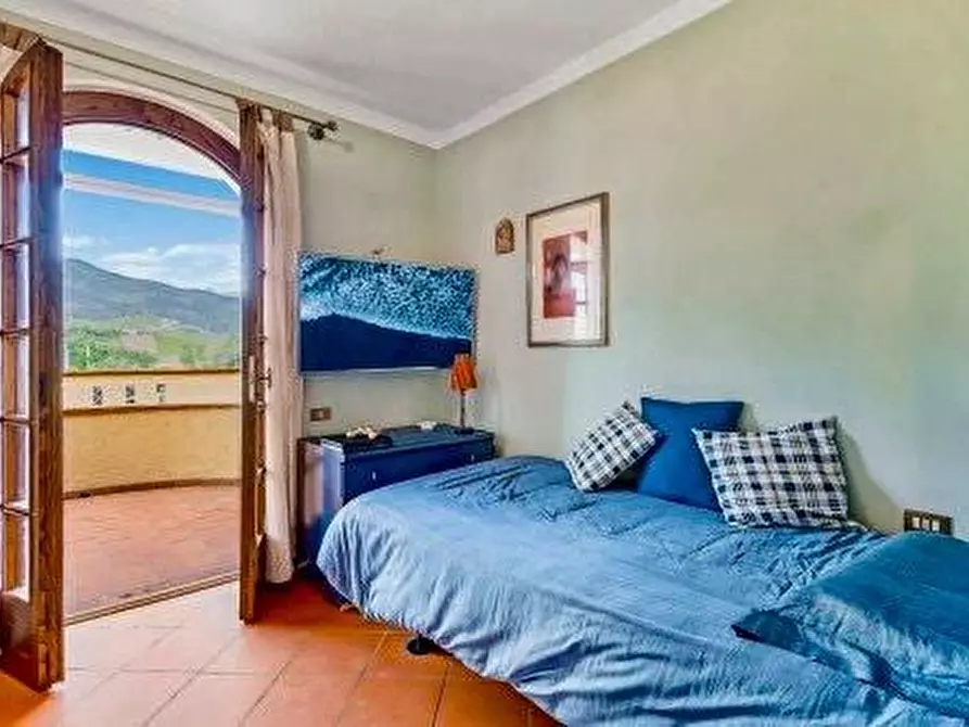 Immagine 13 di Villa in vendita  a Massa