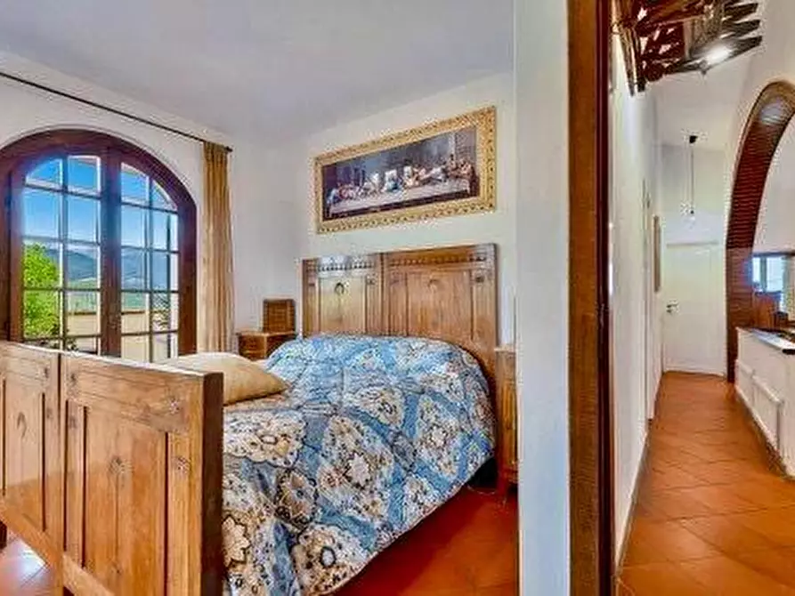 Immagine 15 di Villa in vendita  a Massa