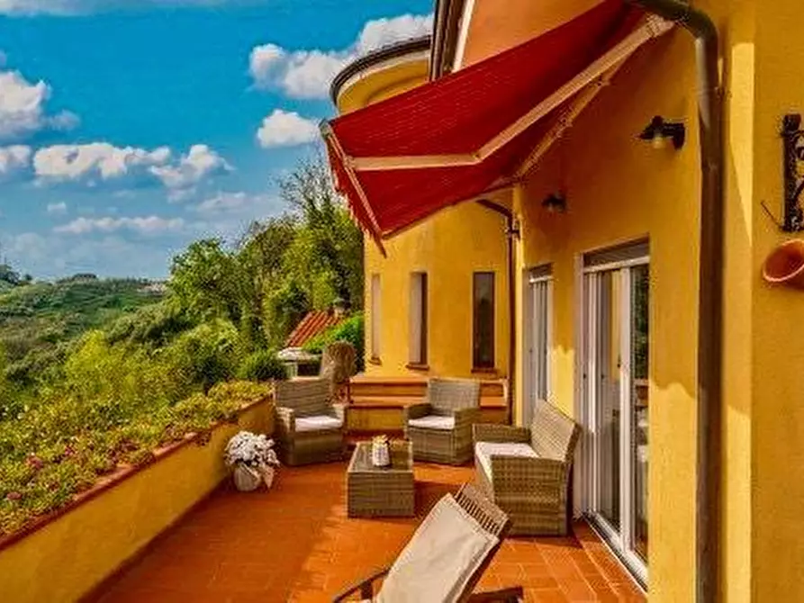 Immagine 4 di Villa in vendita  a Massa