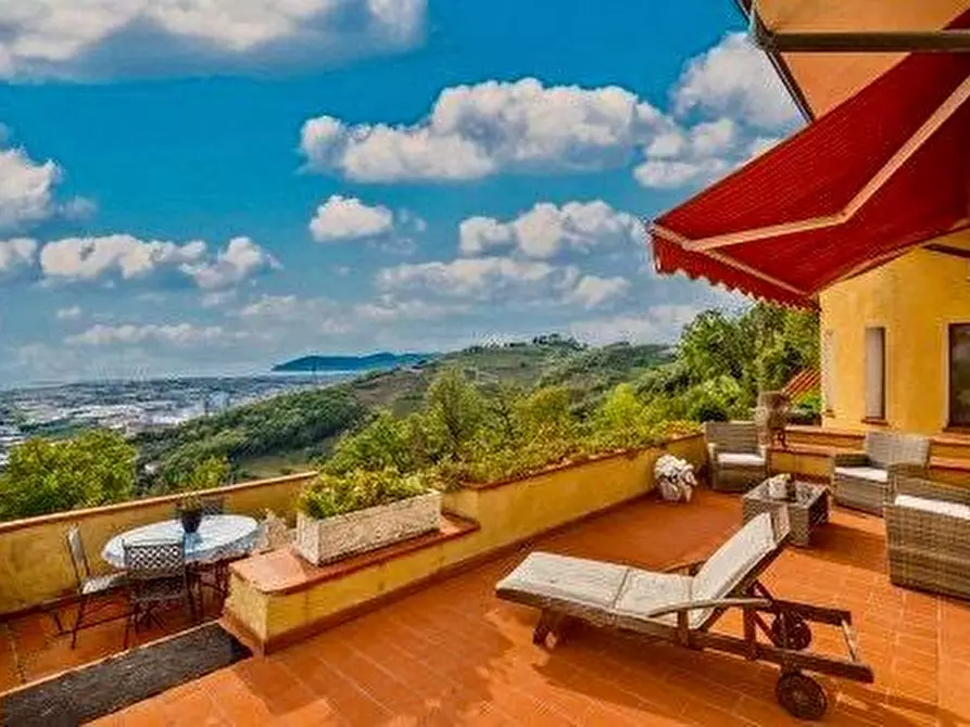 Immagine 5 di Villa in vendita  a Massa