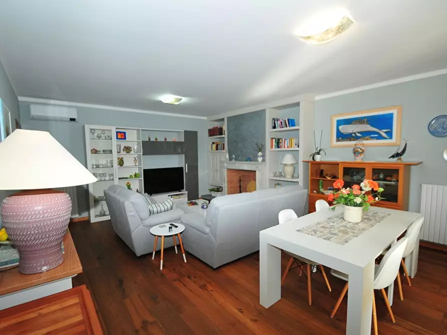 Immagine 7 di Casa bifamiliare in vendita  a Pietrasanta