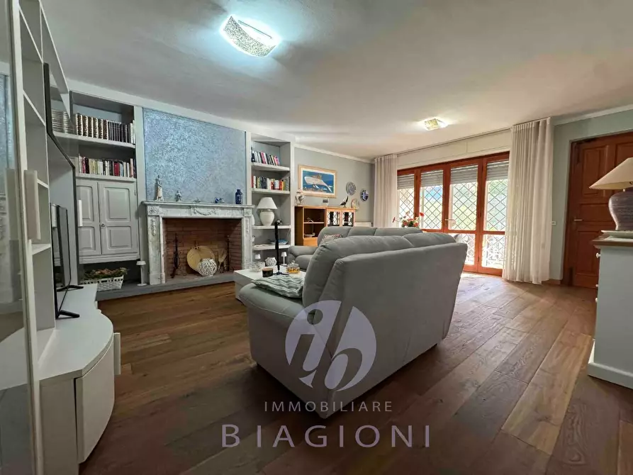Immagine 10 di Casa bifamiliare in vendita  a Pietrasanta