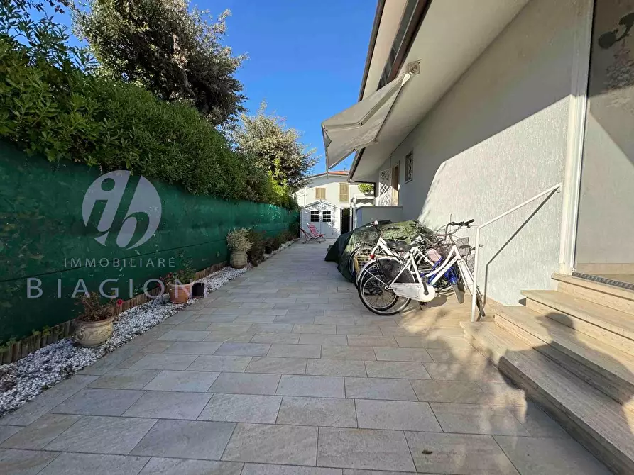 Immagine 4 di Casa bifamiliare in vendita  a Pietrasanta