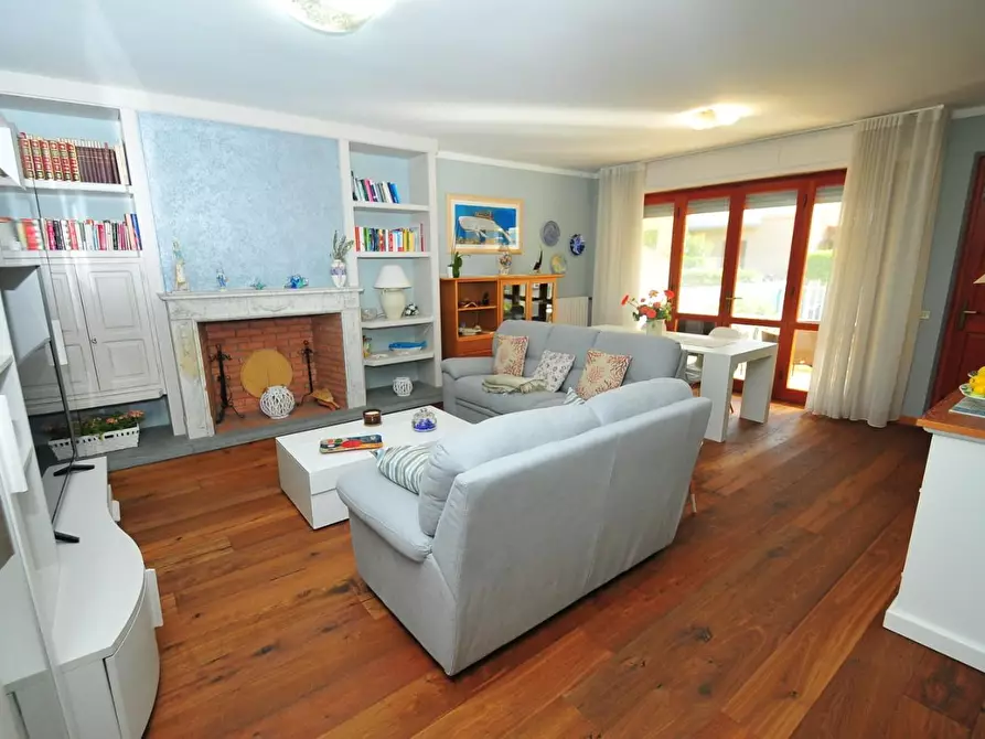 Immagine 8 di Casa bifamiliare in vendita  a Pietrasanta