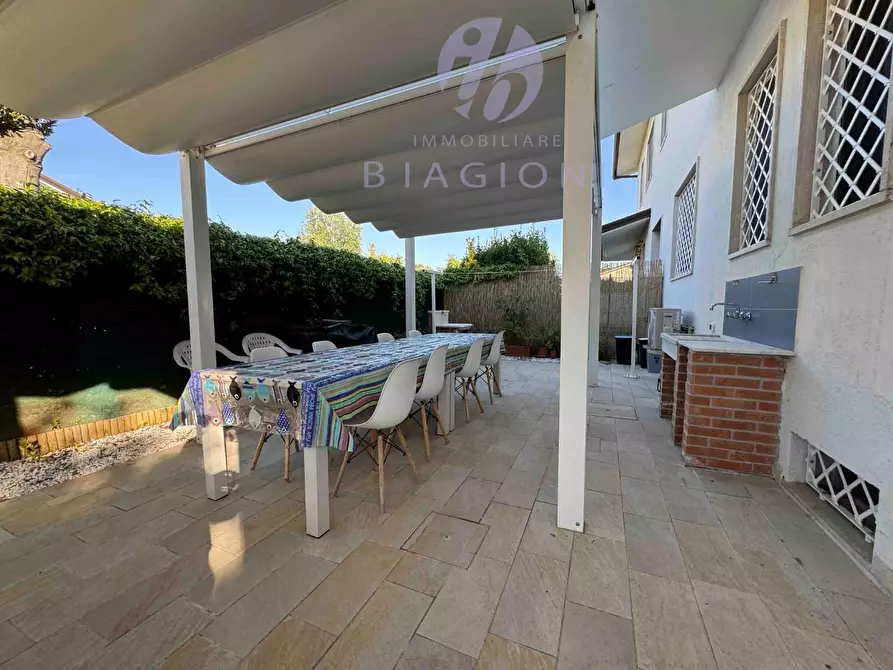 Immagine 5 di Casa bifamiliare in vendita  a Pietrasanta