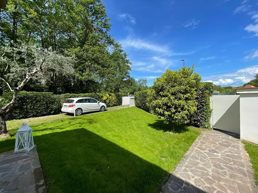 Immagine 7 di Villa in affitto  a Pietrasanta