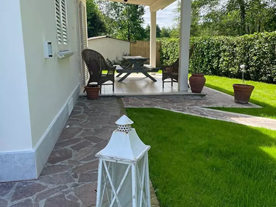 Immagine 5 di Villa in affitto  a Pietrasanta
