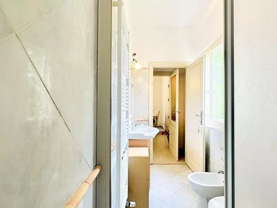 Immagine 34 di Villa in affitto  a Pietrasanta