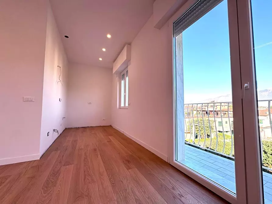 Immagine 2 di Appartamento in vendita  a Massa