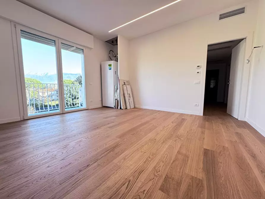 Immagine 3 di Appartamento in vendita  a Massa