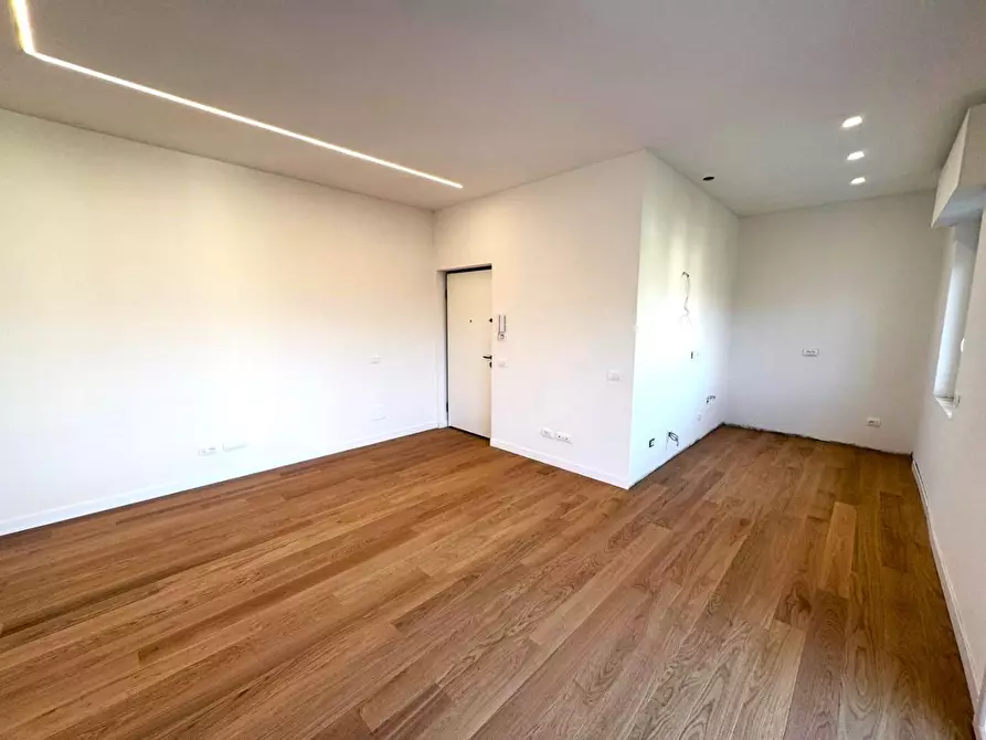 Immagine 1 di Appartamento in vendita  a Massa