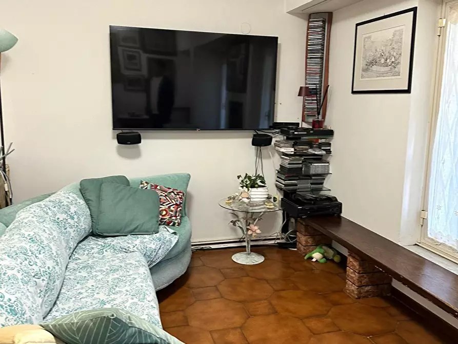 Immagine 10 di Villa in vendita  a Massa