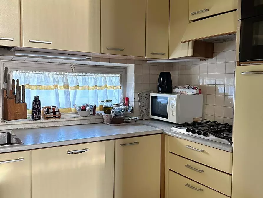 Immagine 15 di Villa in vendita  a Massa