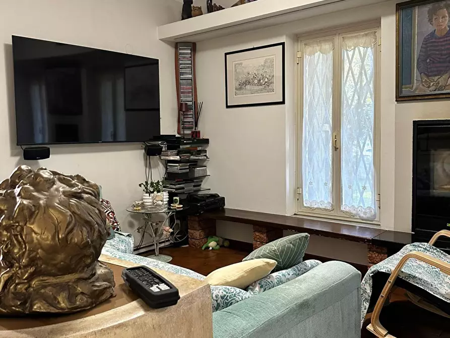 Immagine 11 di Villa in vendita  a Massa