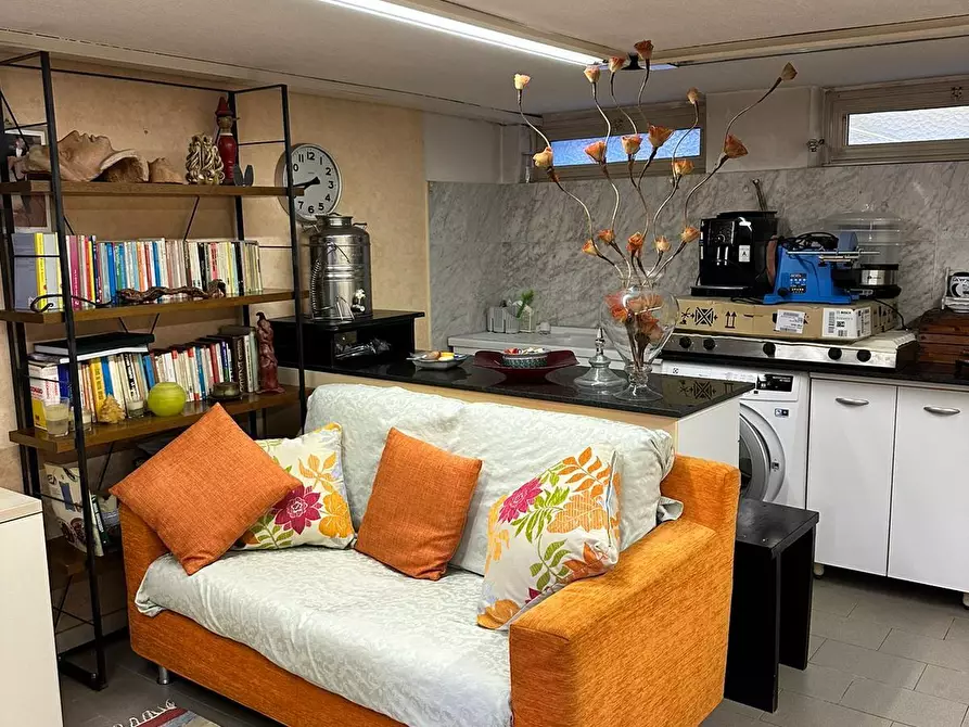 Immagine 22 di Villa in vendita  a Massa