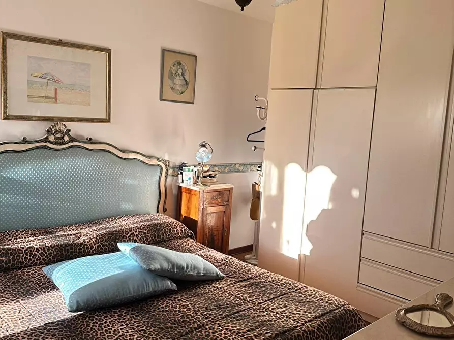 Immagine 18 di Villa in vendita  a Massa