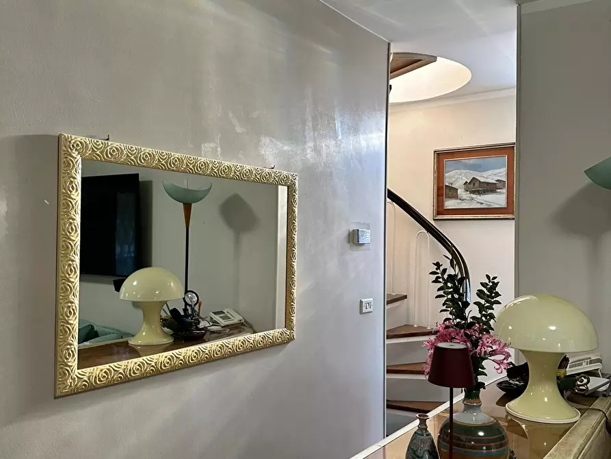 Immagine 12 di Villa in vendita  a Massa