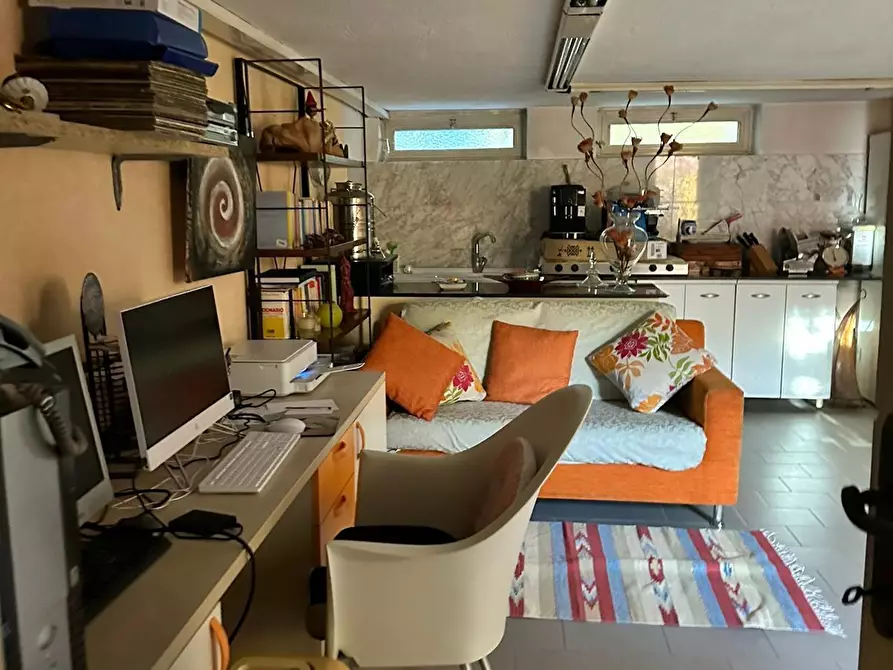 Immagine 23 di Villa in vendita  a Massa